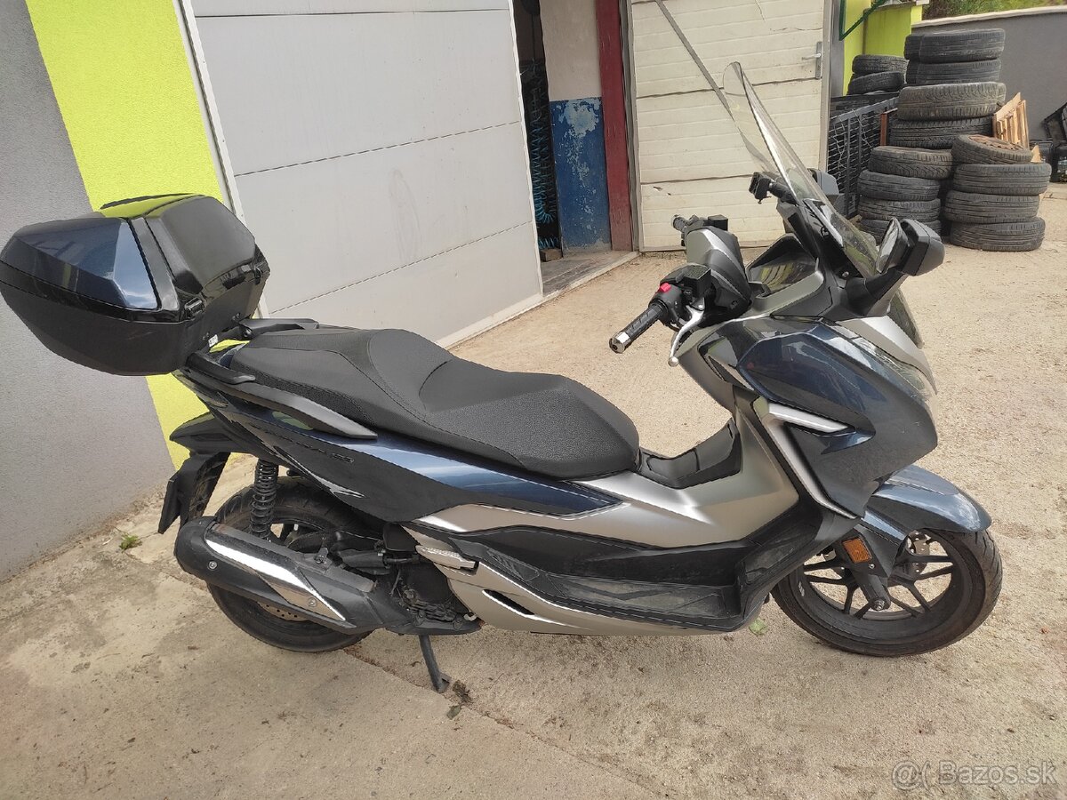 Honda Forza 300