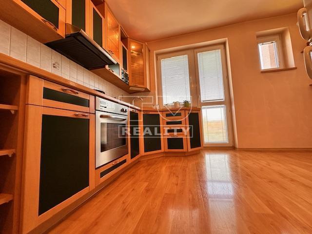 NA PREDAJ IDEÁLNY, VEĽKOMETRÁŽNY 4-IZBOVÝ BYT (88 m2),...