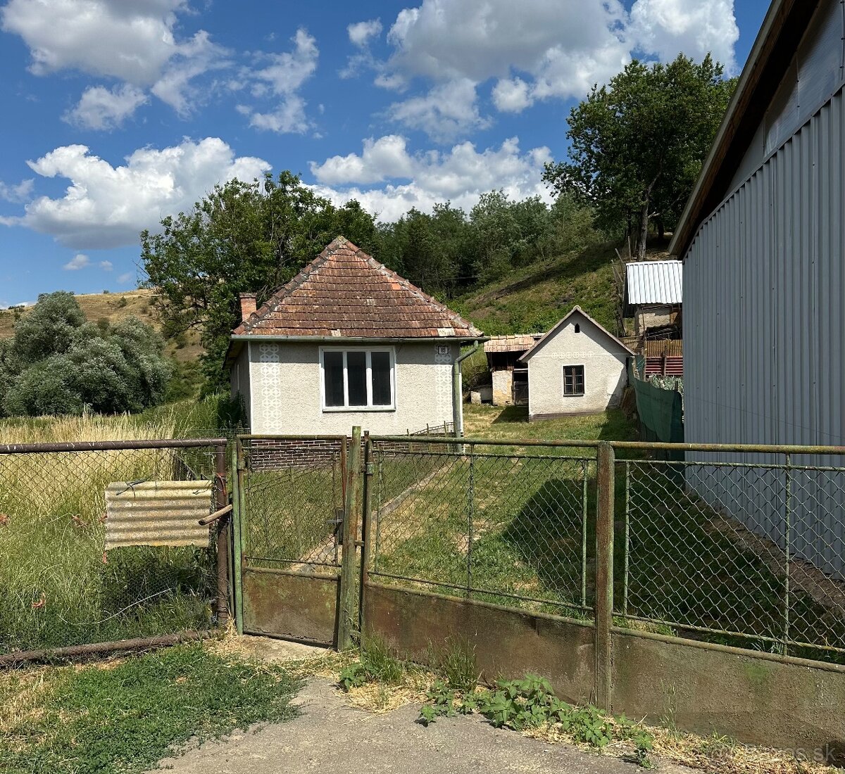 Predám dom s veľkým pozemkom