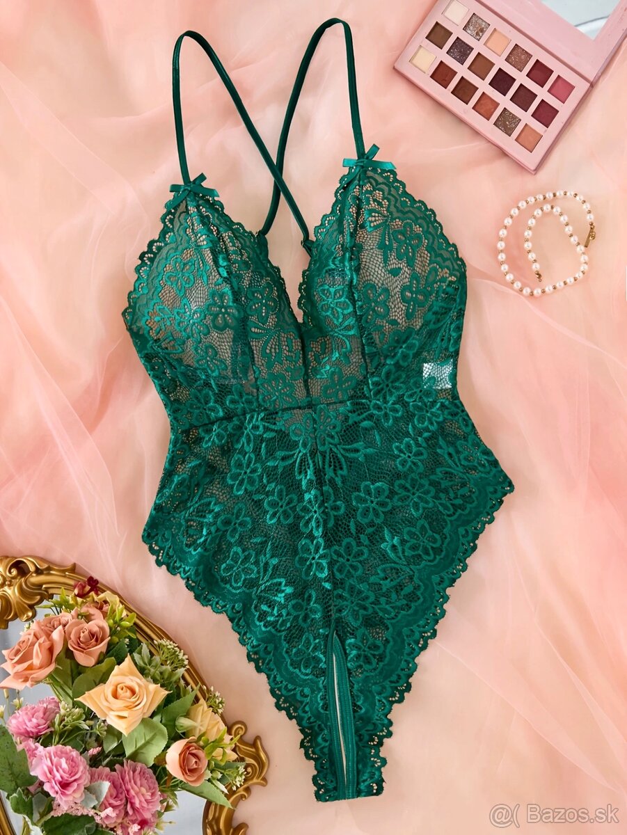 KRASNE ČIPKOVANE BODY S OTVOROM…M-L…NOVE