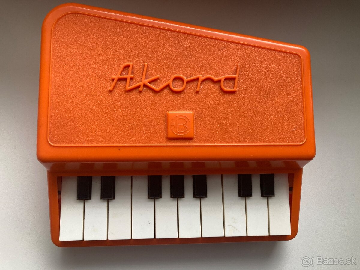 retro hracka klavir