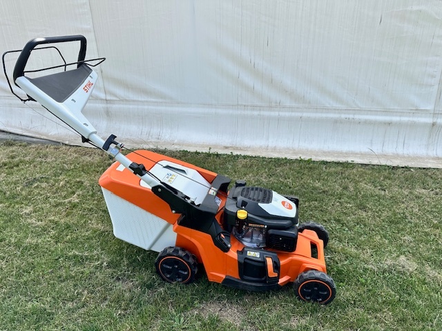 Predám zánovnú kosačku zn. Stihl RM 448 T