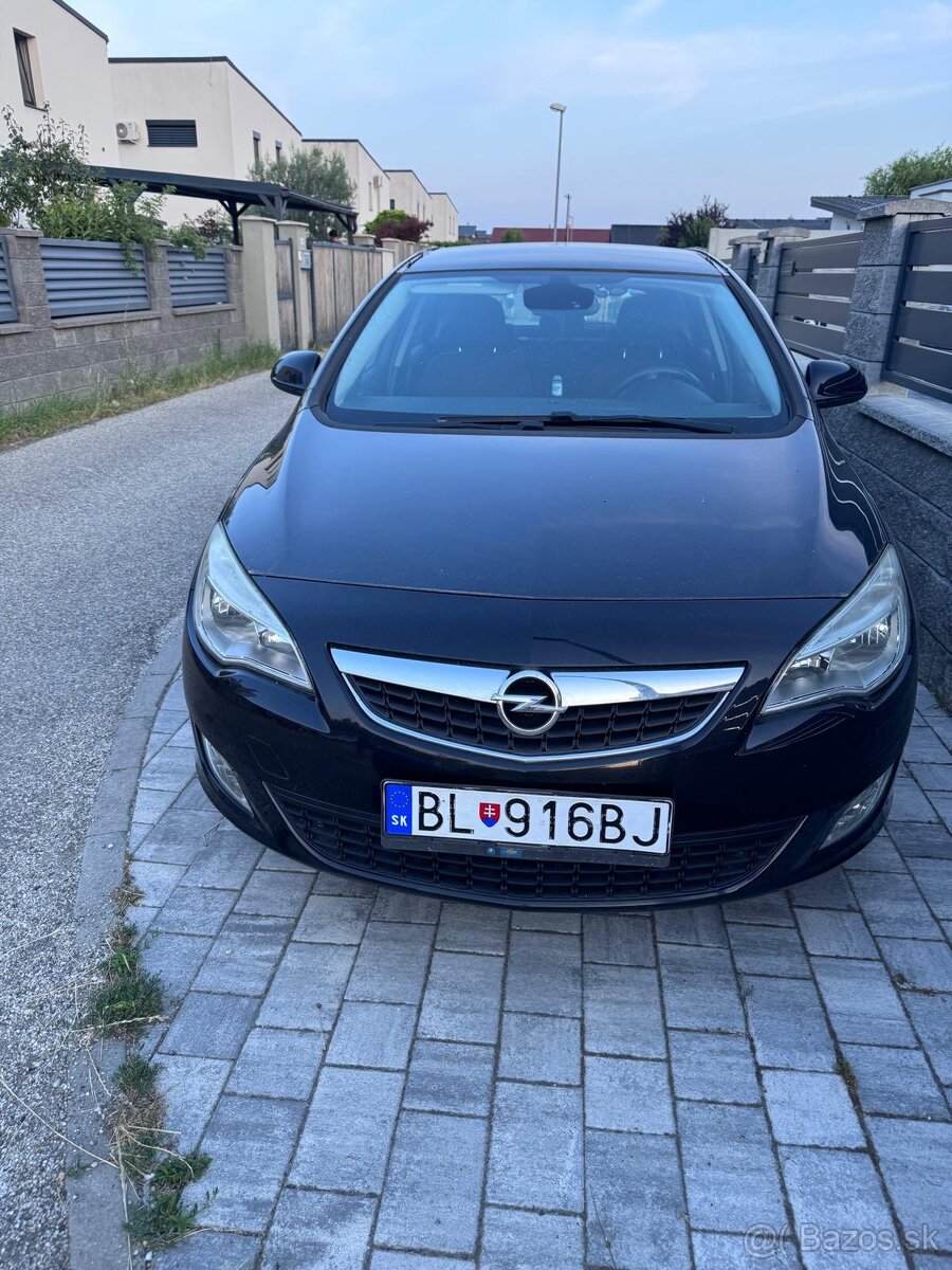 Predám Opel Astra 1.4 Turbo 140k Enjoy
