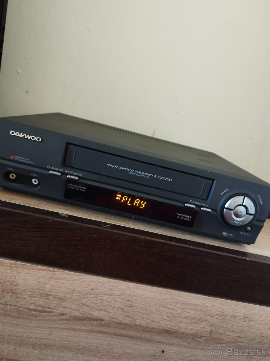 Videorekorder Daewoo T-226K, Prehráva,+kazety v cene