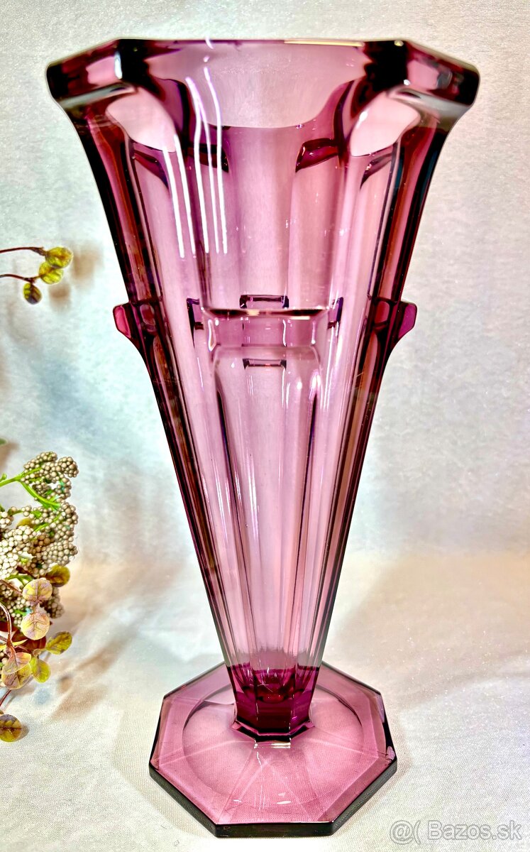 Fialová uranova vaza ART Deco top stav