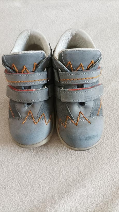 Sivé kožené kotníkové topánky v.24