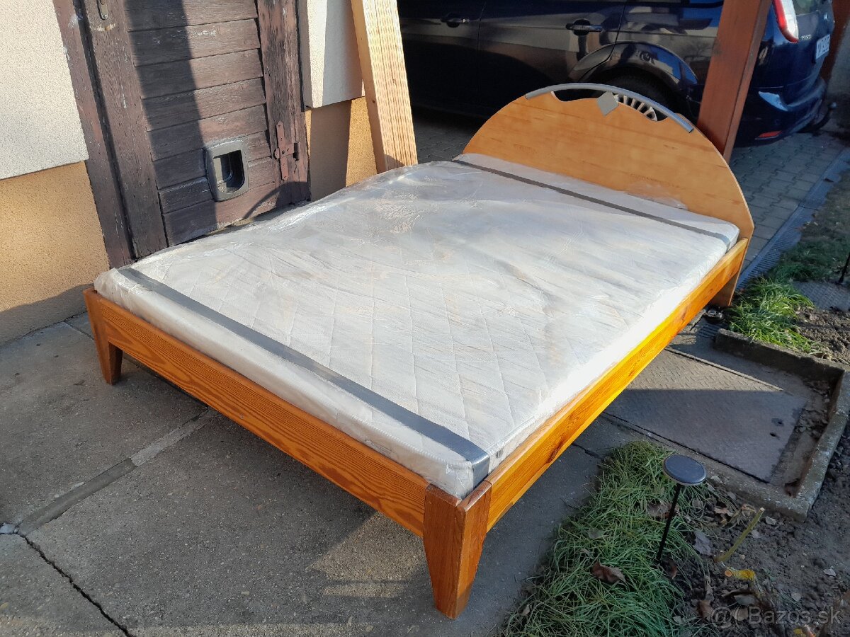 Manželska posteľ 140x200cm