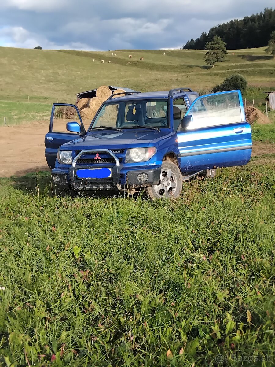 Mitsubishi pajero pinin
