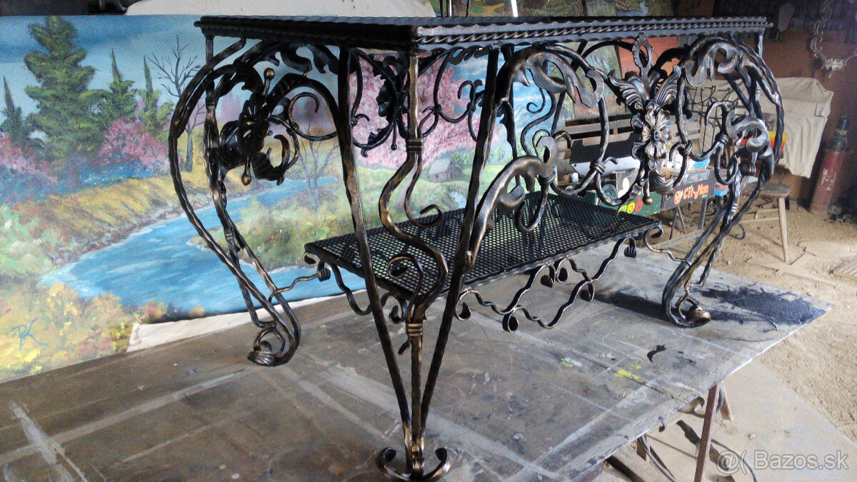 Barokový exkluzívny kovaný stolík
