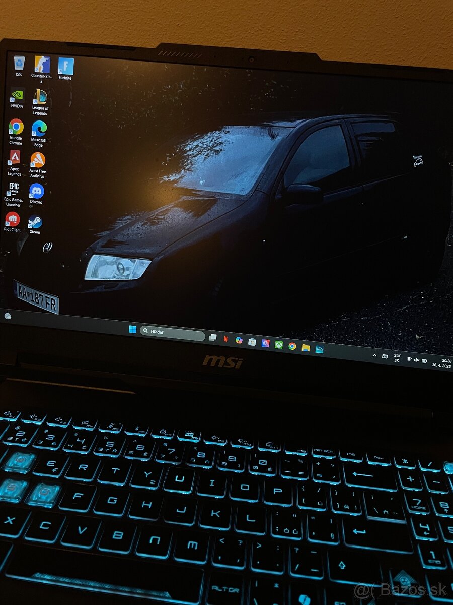 MSI Cyborg 15 A12UC-144CZ, čiernej farby