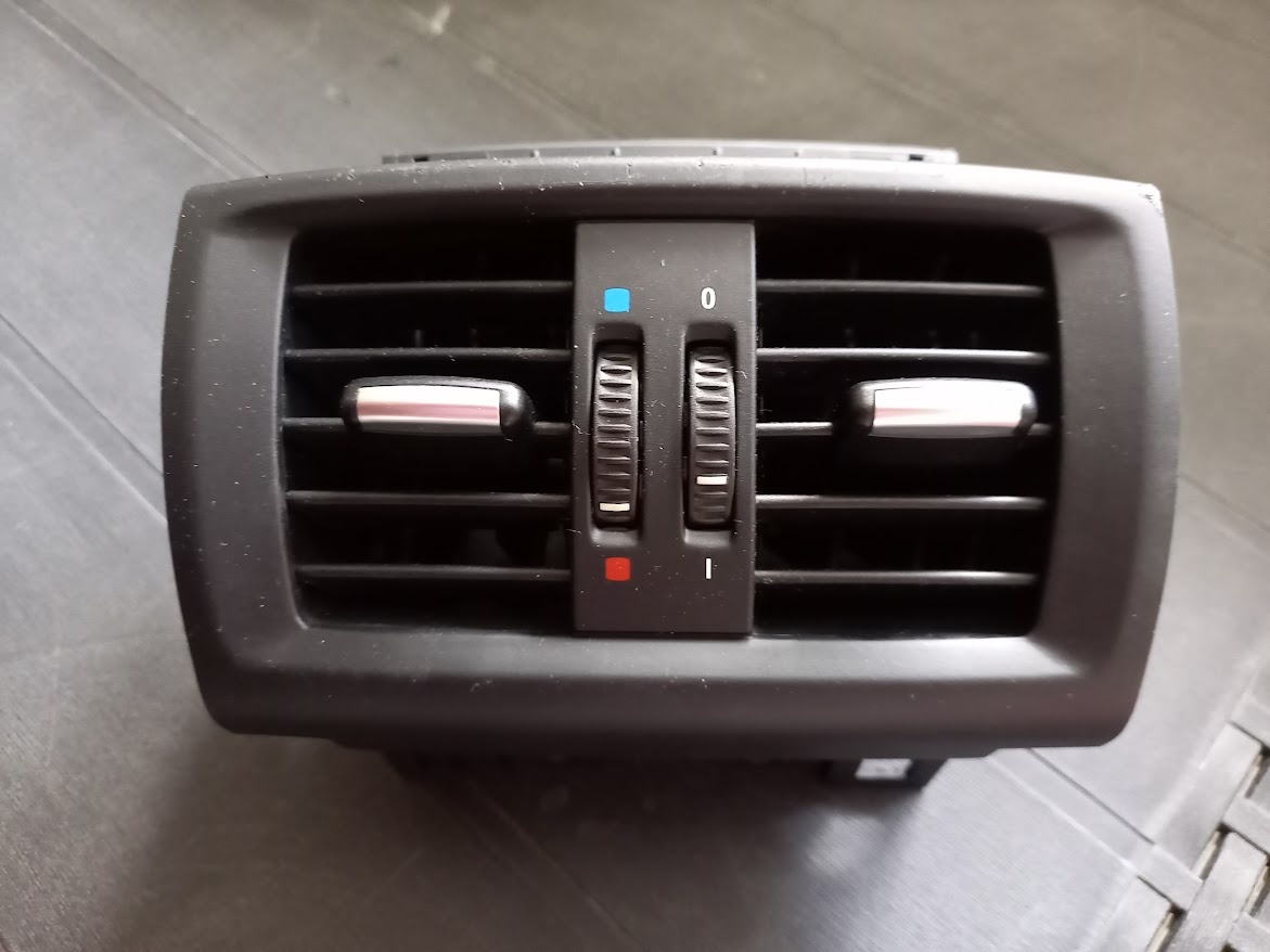 BMW X3 F25 zadný výduch stredný panel