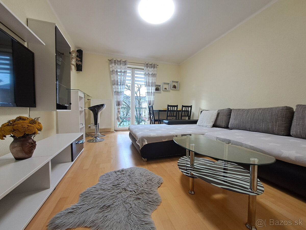 Prenájom 3 izbový byt s balkónom, komplet zariadený