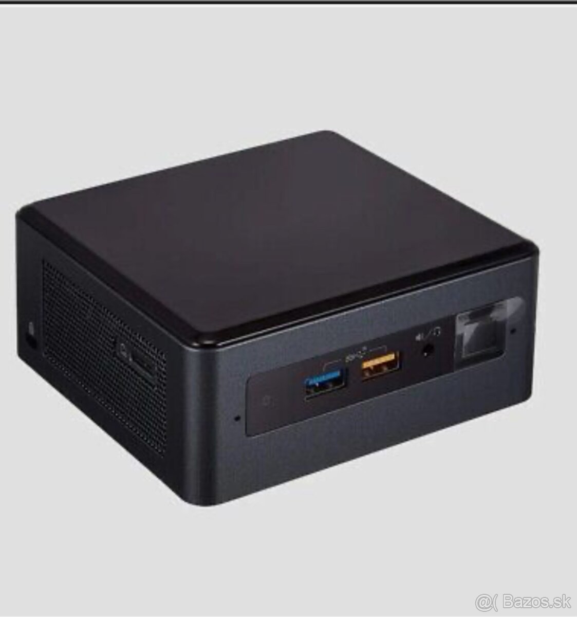 Intel NUC NUC8i5BEH ešte vo fólii