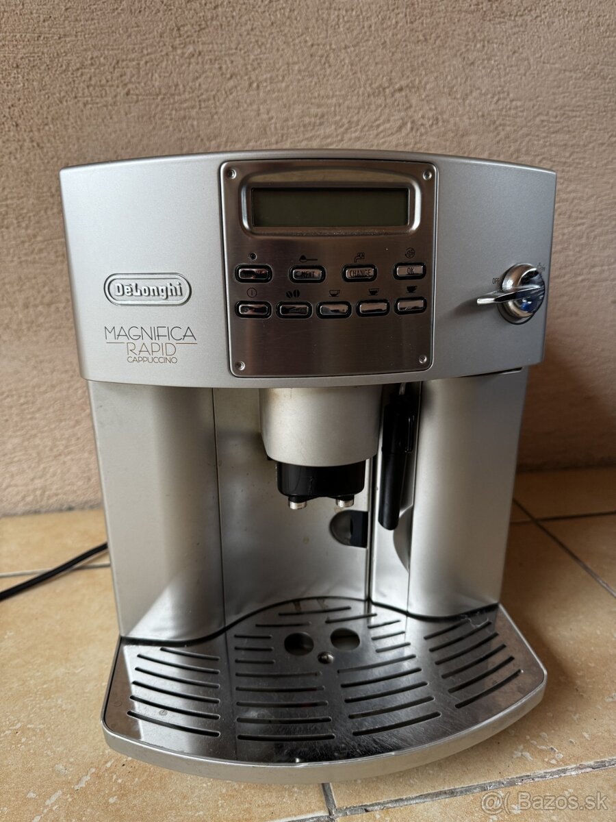 Kávovar Delonghi Magnifica ESAM 3500