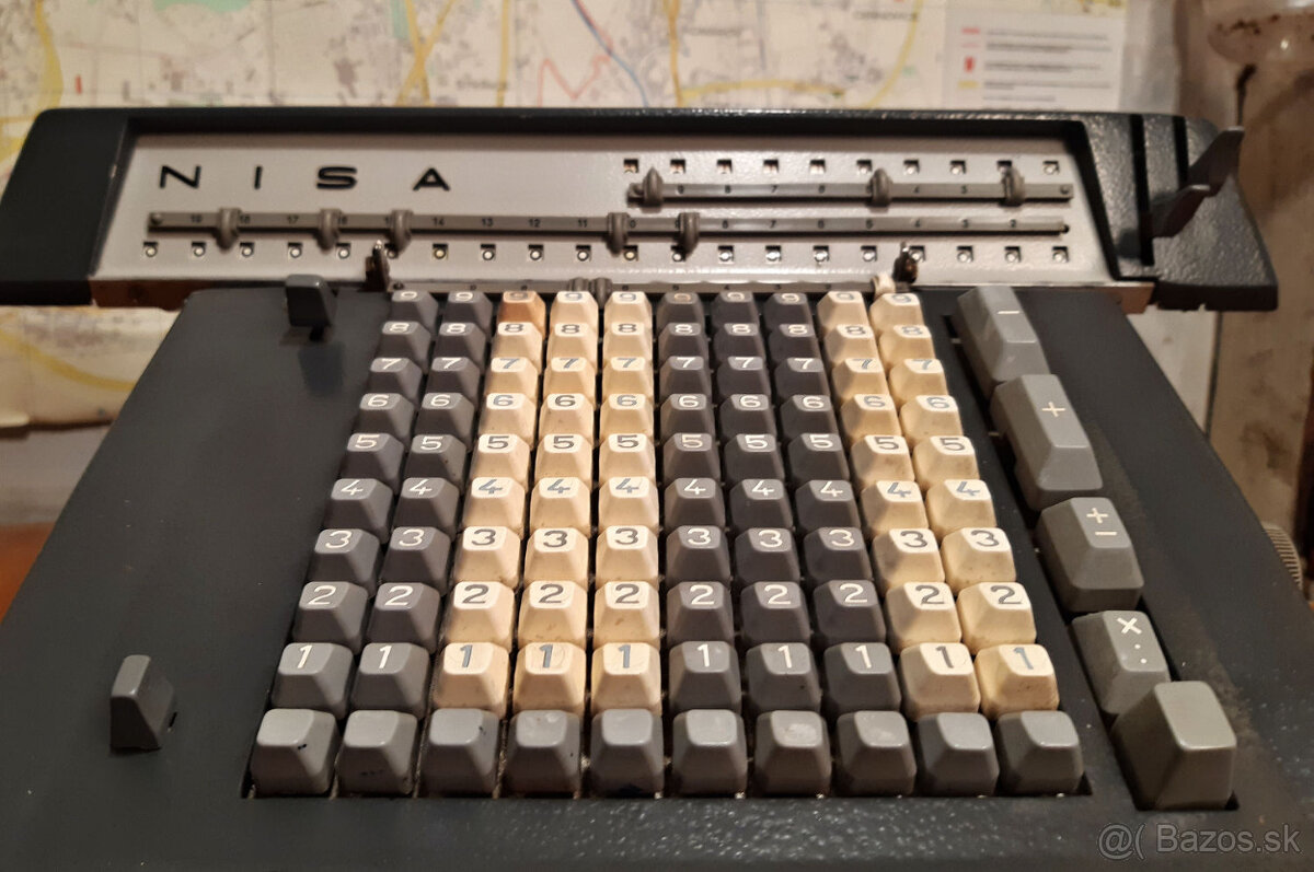 Funkční elektromechanická kalkulačka Nisa PK5 z roku 1974