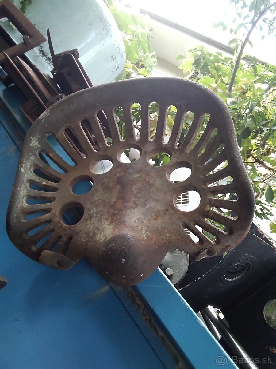 Sedačka na traktor zetor