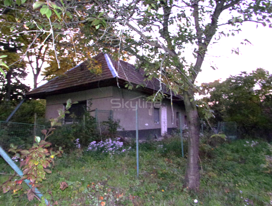 Exkluzívny predaj starší rodinný dom, zaujímavý pozemok 878