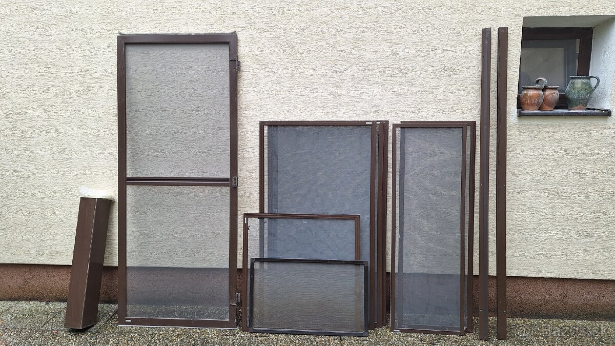 Sieťky na okná a balkónové dvere Climax so žalúziou