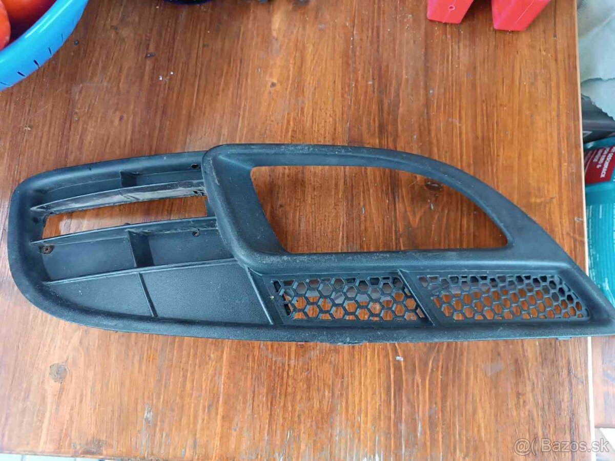 Rámček hmlovky pravý Fiat Croma 2008