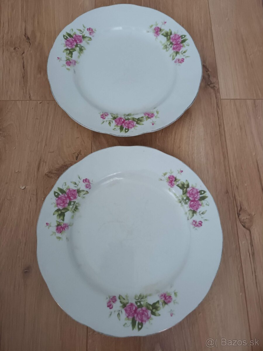 Staré zdobené plytké taniere (2 ks)