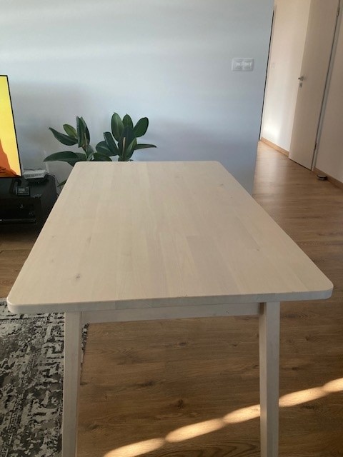 Jedálenský stôl a 2 stoličky