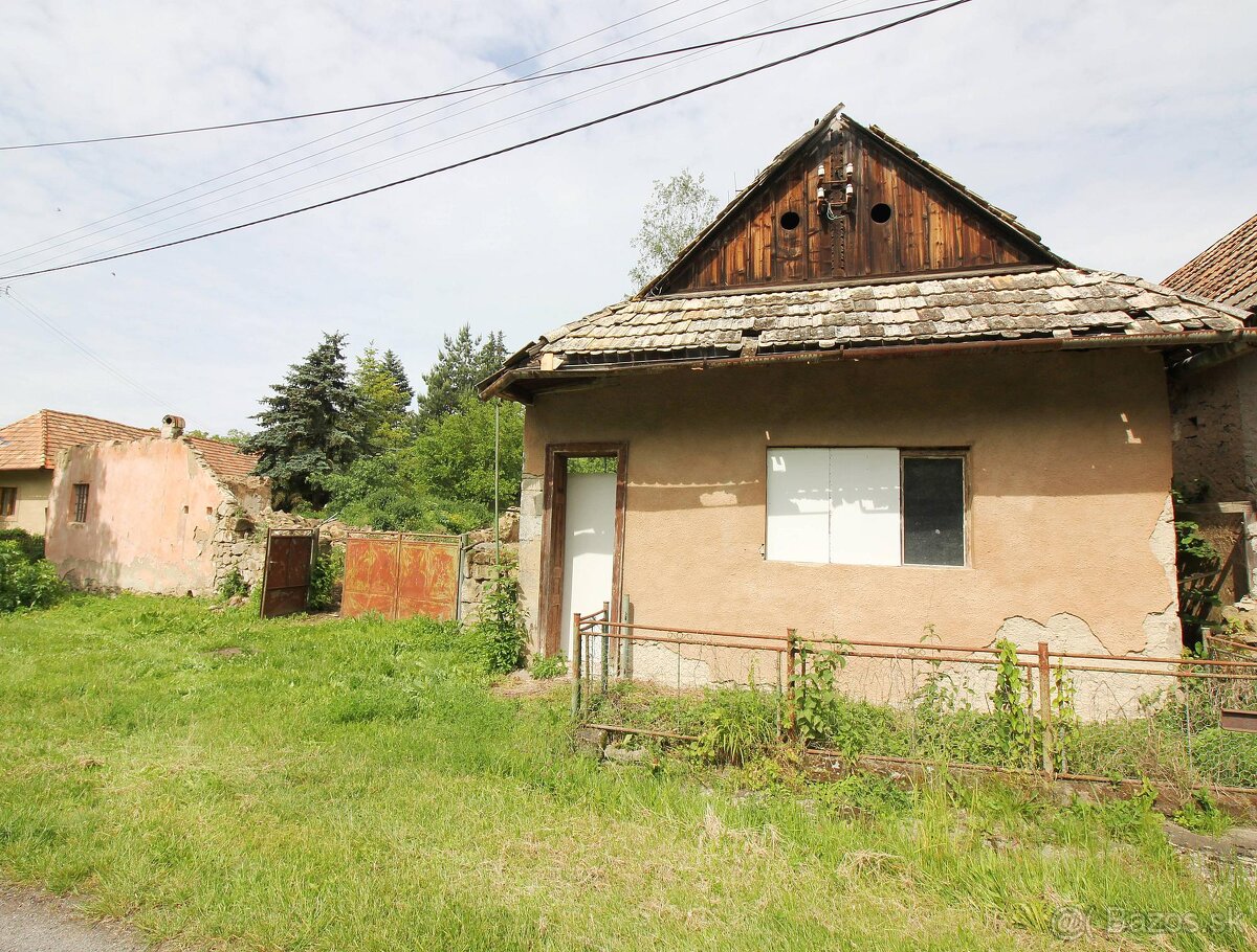 Predám rodinný dom za cenu pozemku v obci Drážovce pri K