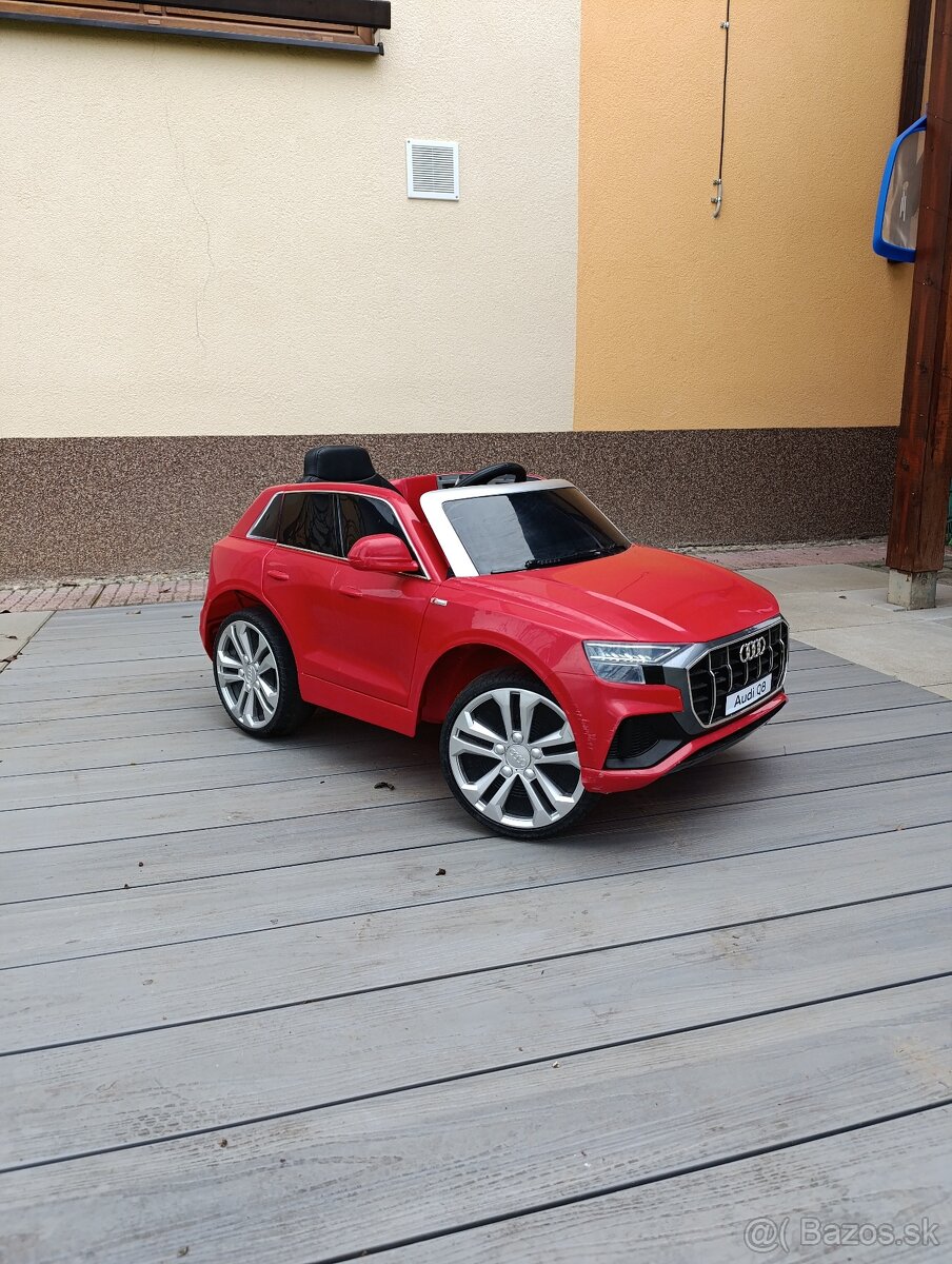 Predám elektrické autíčko Audi q8