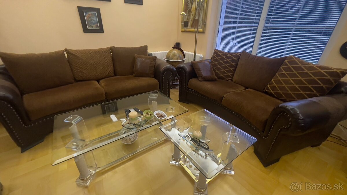 Dvojdielna sedacia suprava