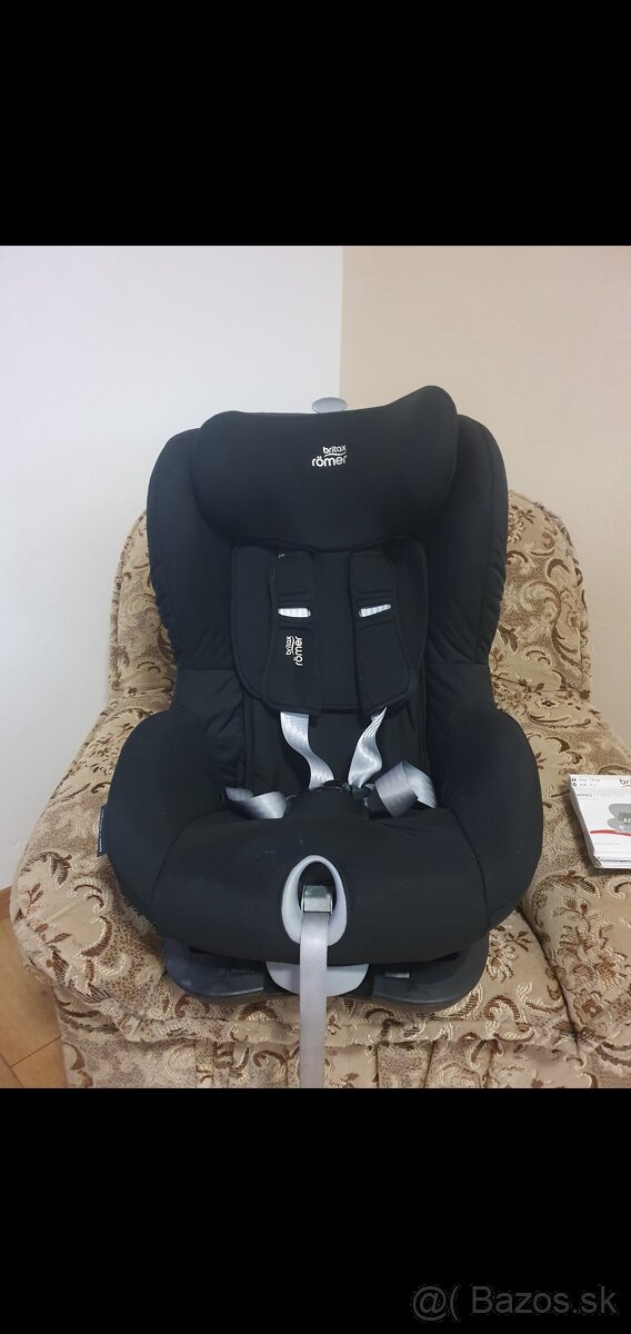 Neposkodena. Zachovala autosedacka