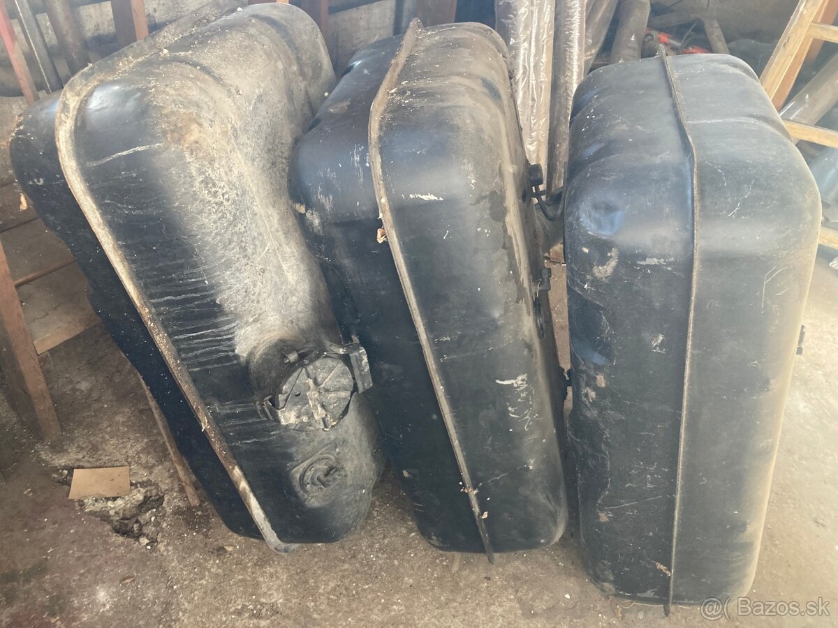 ZIL 131 predám palivovú nádrž a iné ND
