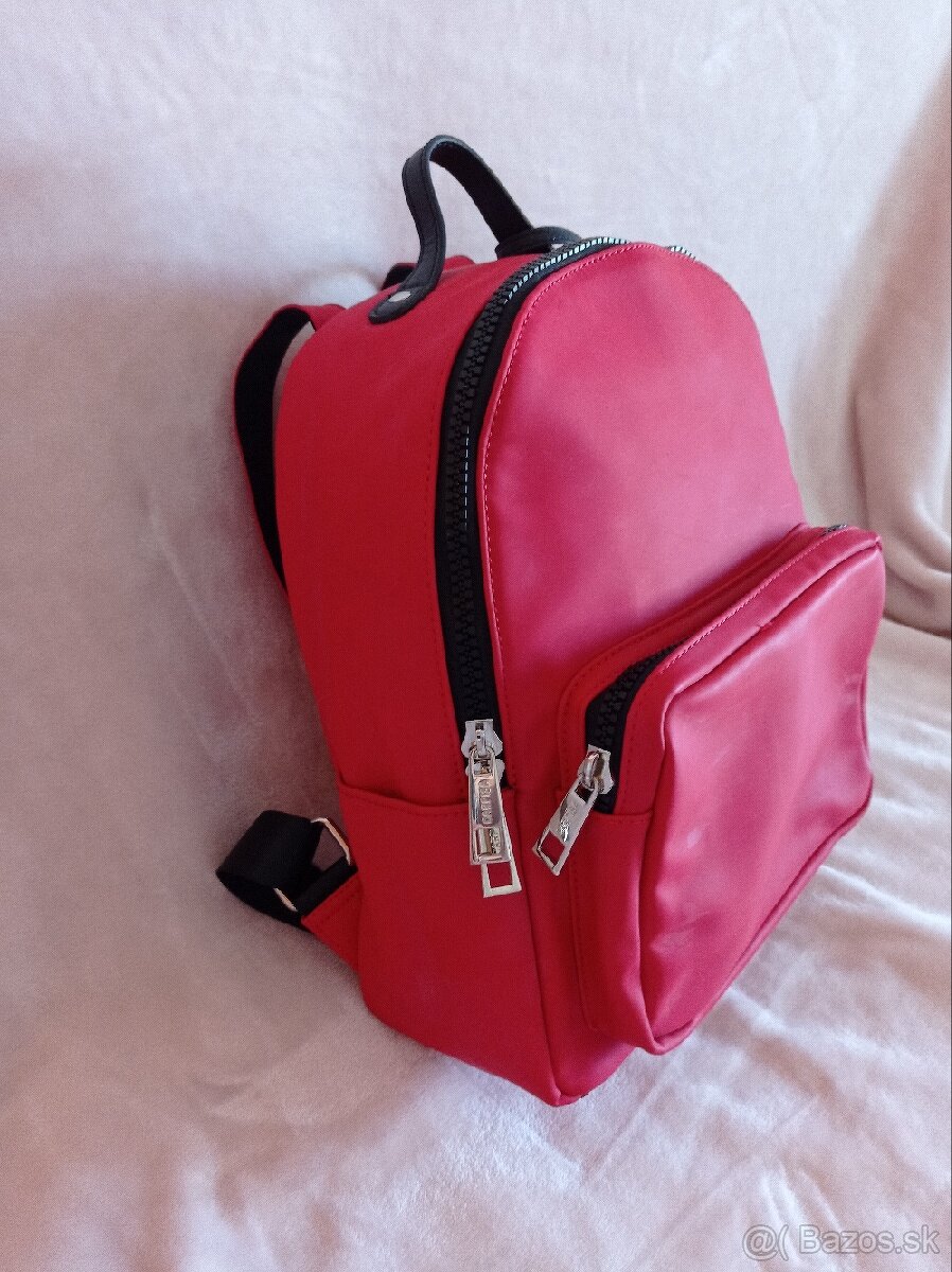 Červený ruksak