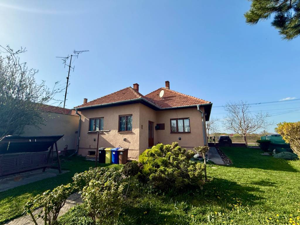 3 - izbový rodinný dom BELINCE, okr. Topoľčany