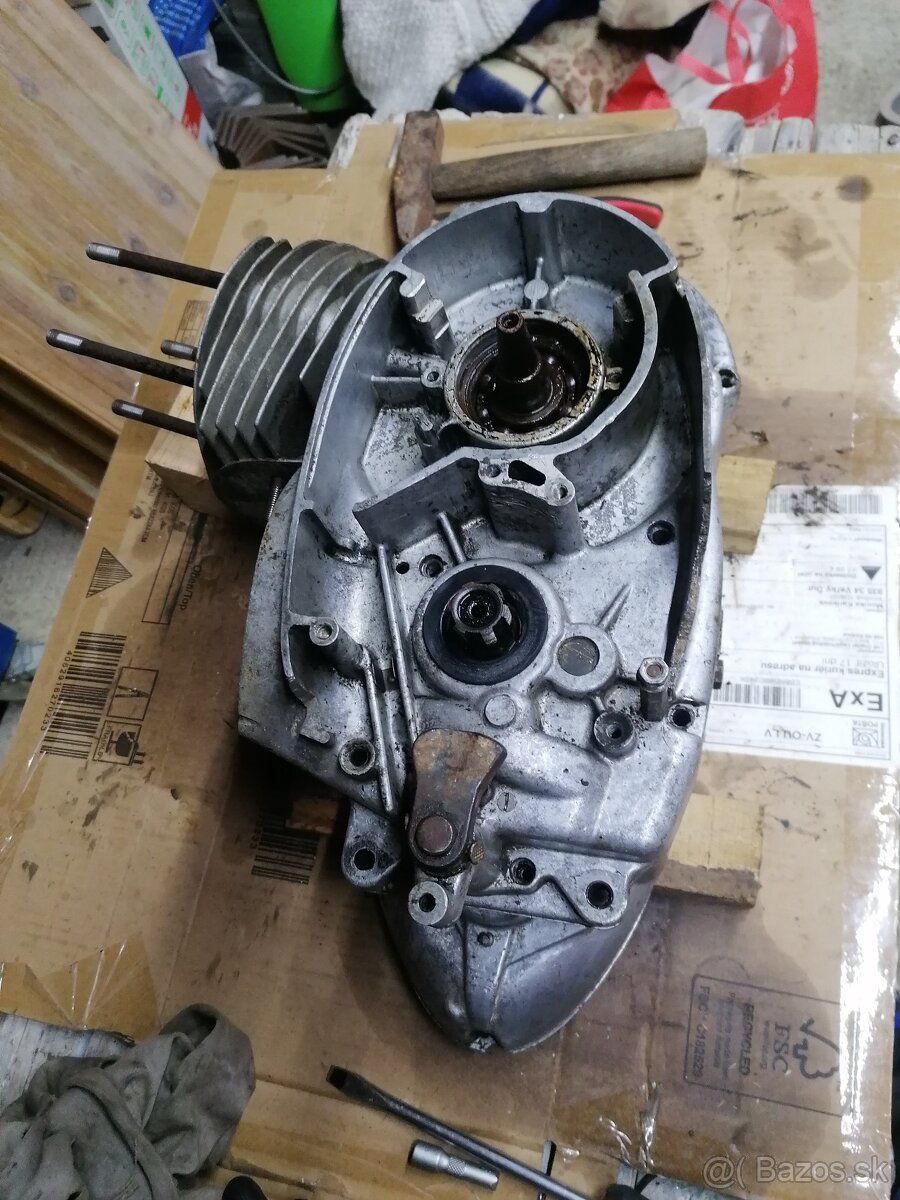 Motor jawa 250/353 kývačka