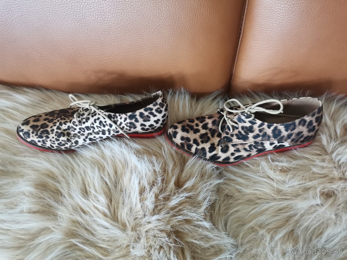 Leopardie snurovacky