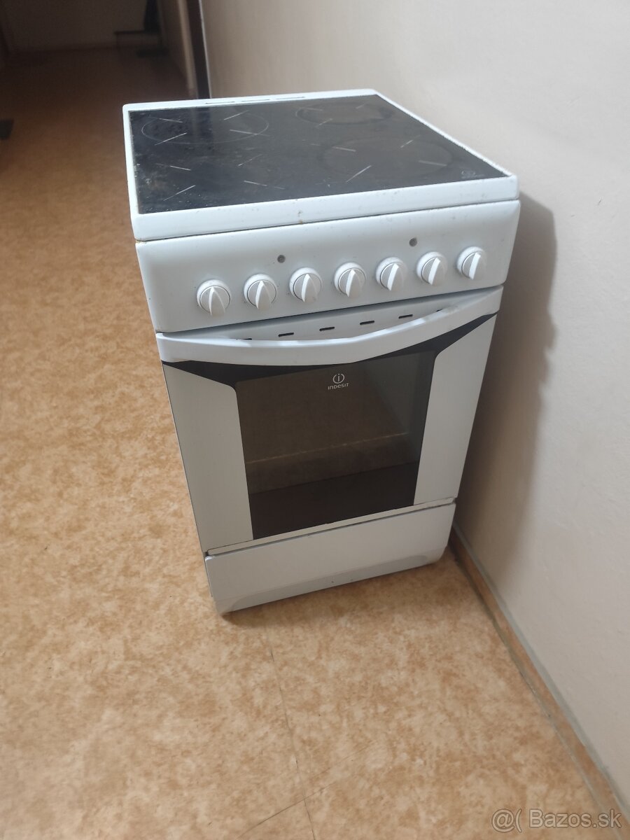 Elektrický sporák Indesit