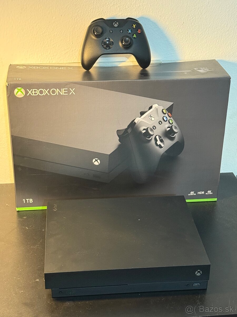Predám Hernú konzolu Xbox One X 1TB Blach Minimálne známky