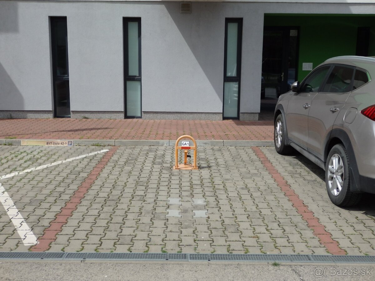 Vonkajšie parkovacie miesta o výmere 13m2, 12m2 v Galante