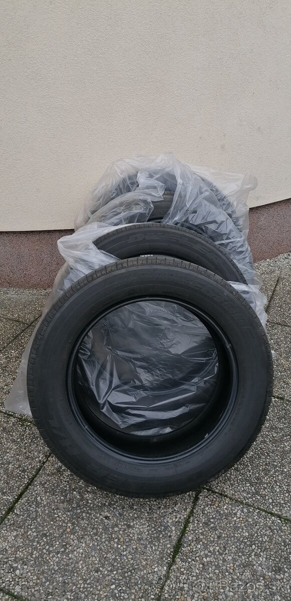 Predám málo jazdené letné pneu