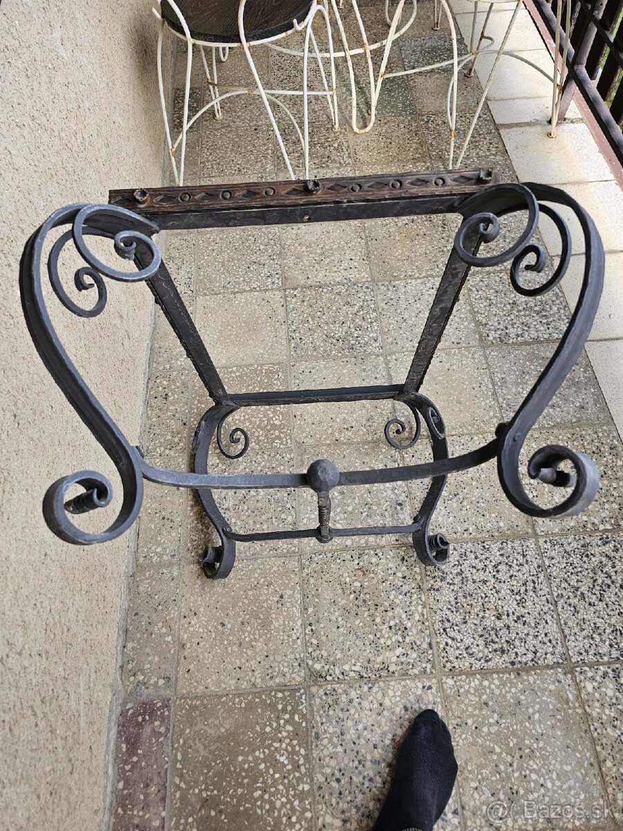 Konferenčný stolík