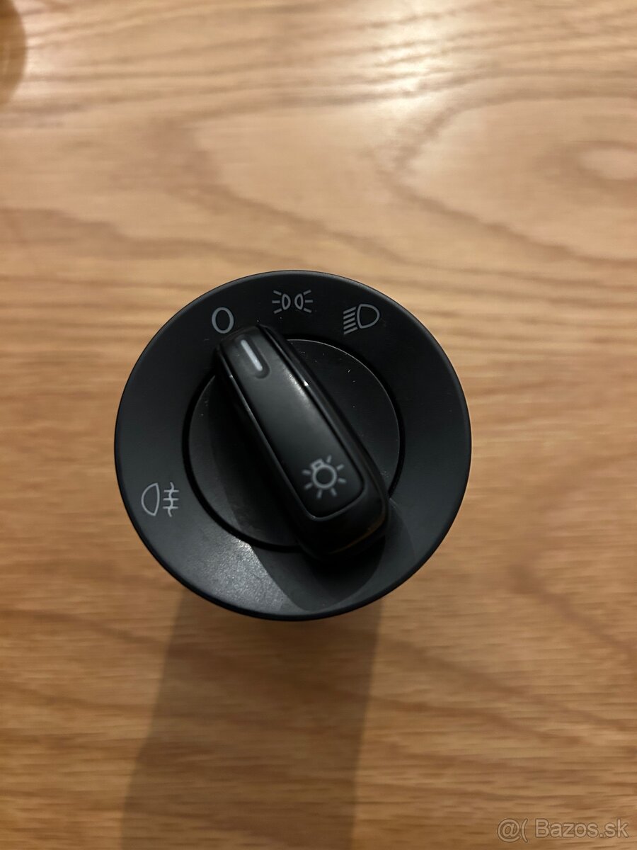 VW Passat Polo Golf 2009- vypínač svietil