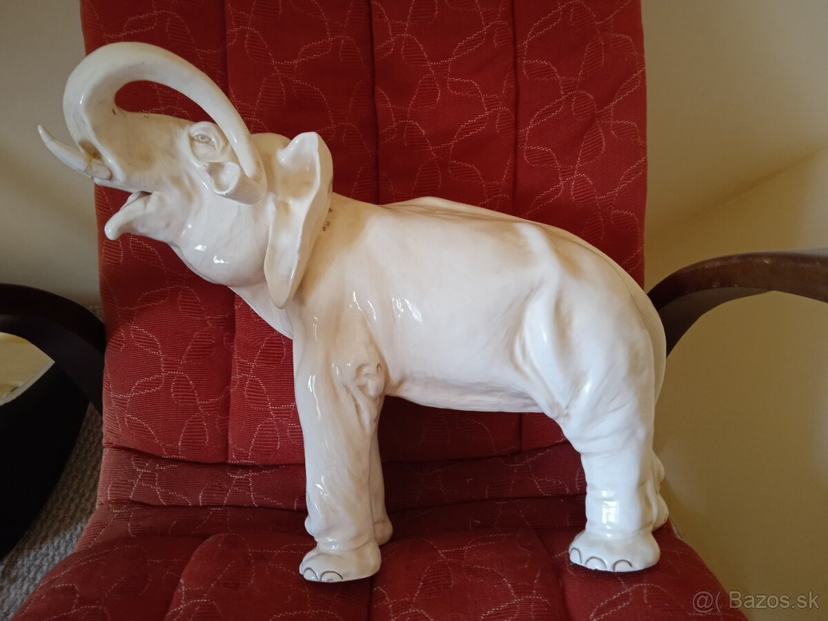 Velky slon Royal Dux .