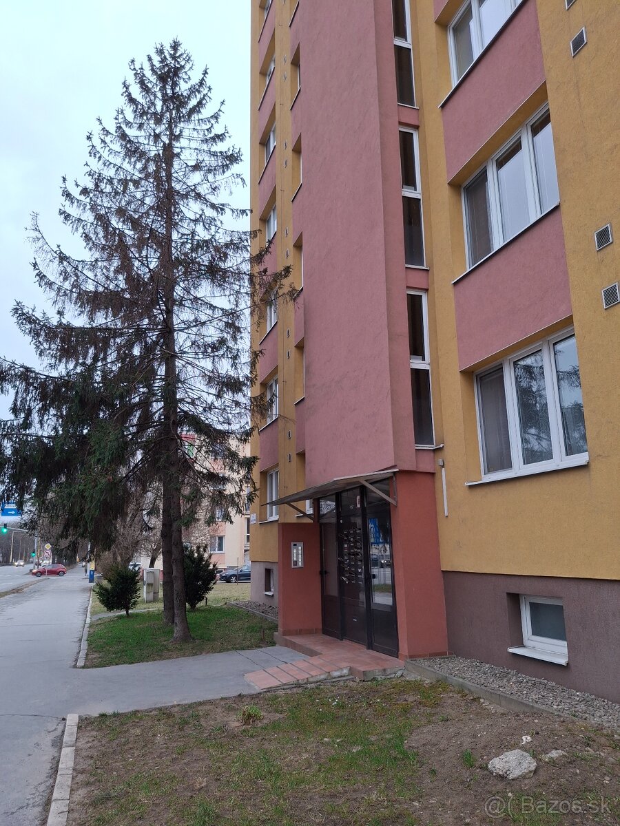 2 izbový , Obr. mieru, sidl.II, Prešov, 54 m2, loggia, 1/8