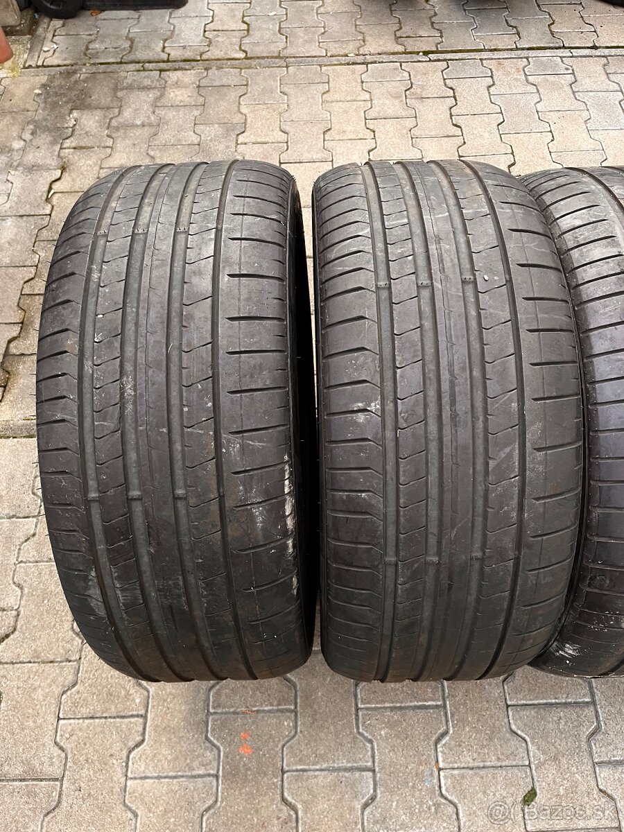 285/40R22 Pirelli letne