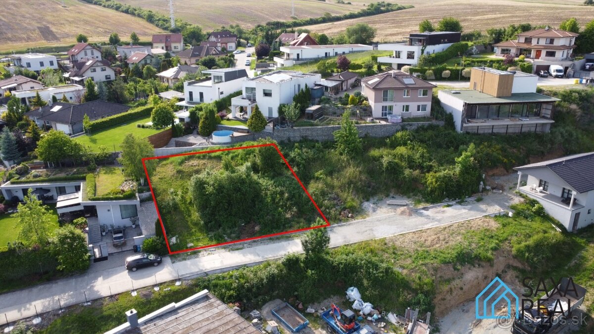Pozemok pre RD, IBV Satelit Beniakovce, kanaliz.,svahovitý
