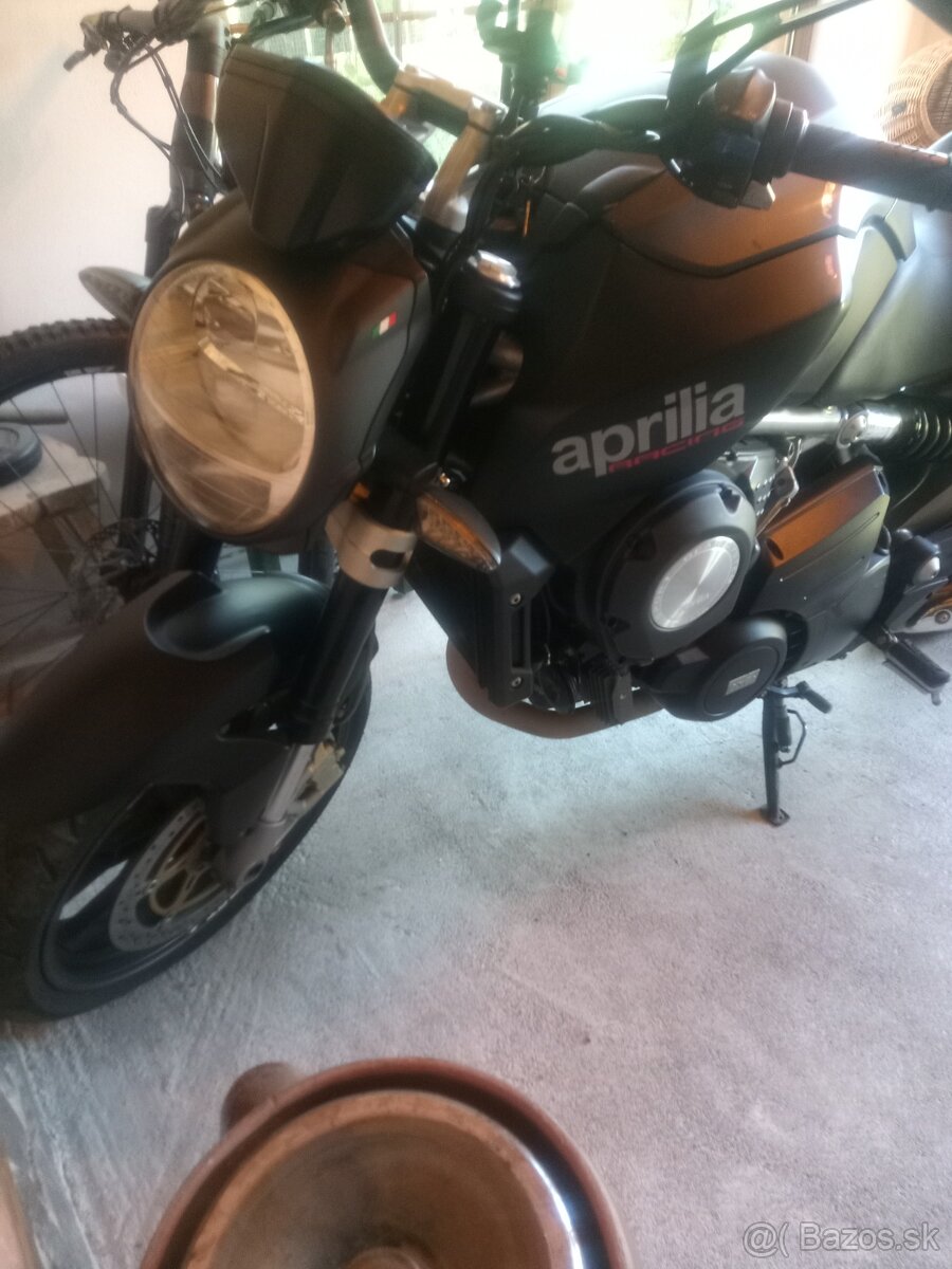 Aprilia Mana