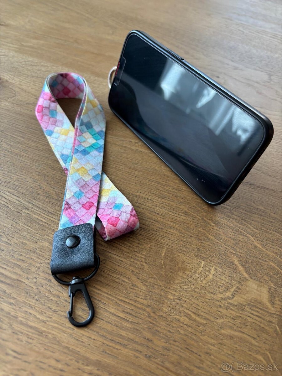 Predám iPhone 13 červený