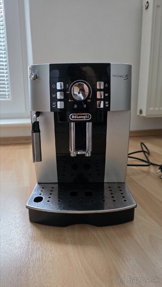 Kávovar Delonghi Magnifica S