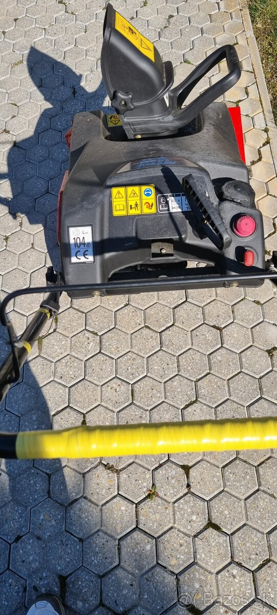 Motorová fréza na sneh