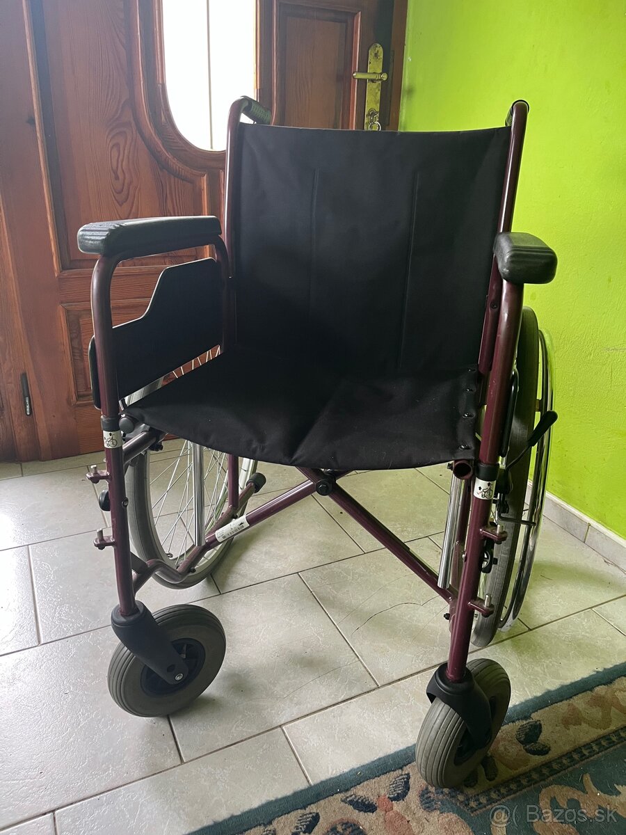 Na predaj: Mechanický invalidný vozík