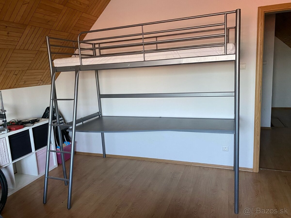 Poschodová posteľ s písacím stolom a matracom